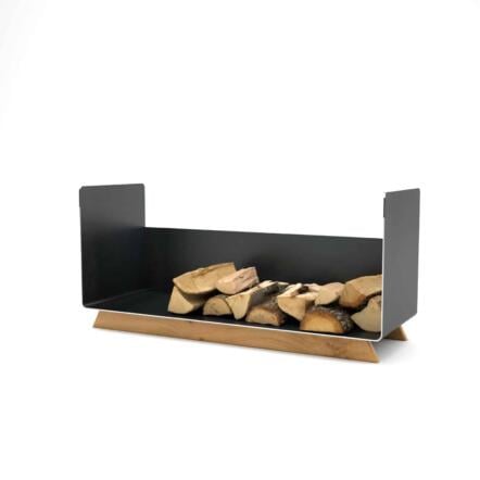 kaminholzregal-innen-wohnzimmer-metall-modern-design-holz-eiche-stahl-elegant-kaminholz-aufbewahrung-brennholzregal-schwarz-simply-timeless-10