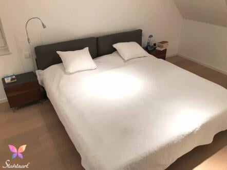 design-nachttisch-holz-schwarz-grau-metall-modern-design-massivholz-nussbaum-mit-schubladen-edelstahl-stahl-schlafzimmer-interior-fly-high-5