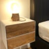 nachttisch-haengend-weiss-eiche-holz-bett-metall-mit-2-schubladen-design-massivholz-astfrei-modern-schlafzimmer-designmoebel-stahlzart-fly-high-5