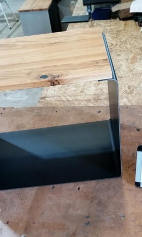 hocker-schwarz-grau-holz-eiche-metall-stahl-massivholz-wildeiche-kaminholz-aufbewahrung-wohnzimmer-kueche-stahlzart-now-nr66