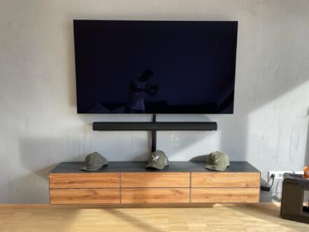 lowboard-haengend-schwarz-grau-holz-eiche-metall-modern-design-wonzimmer-massivholz-wildeiche-mit-schubladen-industrial-style-stahlzart
