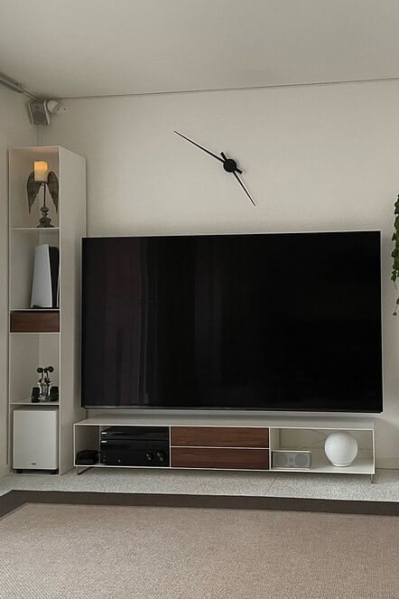 lowboard-tv-weiss-holz-massiv-modern-metall-massivholz-industrial-design-breit-180-cm-wohnzimmer-nussbaum-moebel-nachhaltig-stahlzart-pure-mnmlsm-m