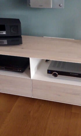 tv-lowboard-weiss-holz-eiche-metall-industrial-massivholz-modern-matt-design-wildeiche-moebel-mit-edelstahl-fuessen-wohnzimmer-klappen-stahlzart-nach-mass