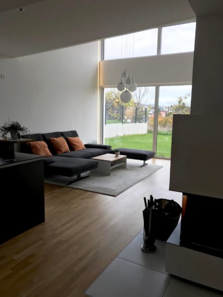 stahlzart-couchtisch-weiss-holz-eiche-metall-modern-mit-stauraum-quadratisch-massiv-design-massivholz-industrial-designer-wildeiche-wohnzimmer-sofa-kamin-ofen-interior-stahl-linea-1