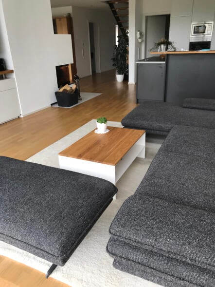 stahlzart-couchtisch-weiss-holz-eiche-metall-modern-mit-stauraum-quadratisch-massiv-design-massivholz-industrial-designer-wildeiche-wohnzimmer-sofa-stahl-linea-1