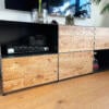 sideboard-holz-schwarz-eiche-tv-breit-metall-wohnzimmer-modern-grau-massiv-tief-industrial-massivholz-design-extravagant-kommode-schlafzimmer-wildeiche-klappen-fuesse-offen-hifi-stahlzart