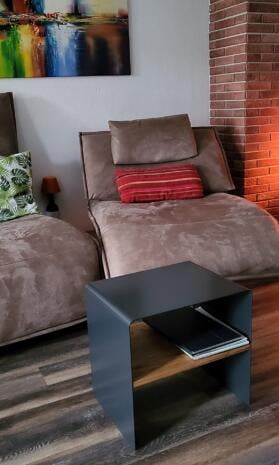 beistelltisch-schwarzgrau-schwarz-grau-holz-eiche-metall-rund-modern-wohnzimmer-mit-ablage-stauraum-massivholz-wildeiche-minimalistisch-mnmlsm-classic-stahlzart