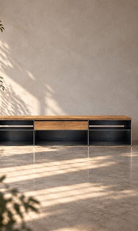 Frontalansicht des Lowboards CLASSIC 037 aus geöltem Rohstahl und massiver Wildeiche mit mittiger Schublade und fünf offenen Fächern.