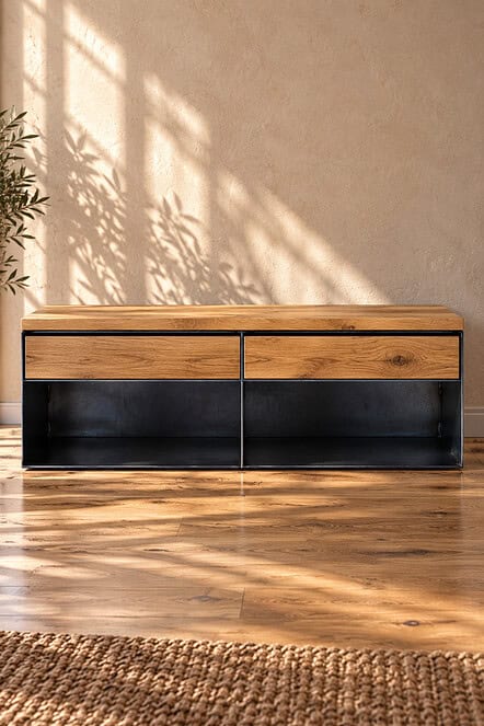 Frontansicht des Sideboards CLASSIC 009 aus geöltem Rohstahl und Wildeiche; zwei Schubladen über offenen Fächern zeigen die klare Konstruktion.